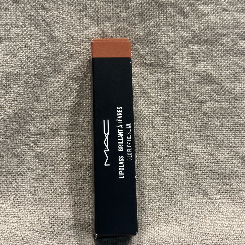 MAC Lipglass in Beaux